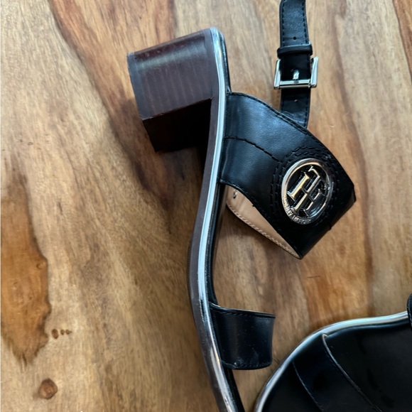 Tommy Hilfiger Sumer leather sandals size 7,in great condition - Picture 8 of 9